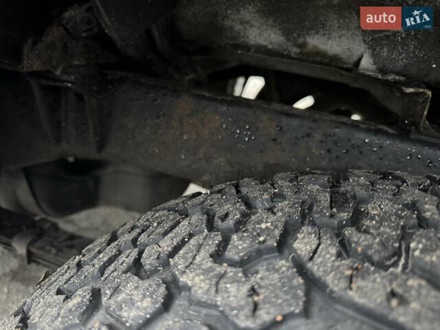 Сірий Ніссан Навара, об'ємом двигуна 2.49 л та пробігом 370 тис. км за 10000 $, фото 10 на Automoto.ua