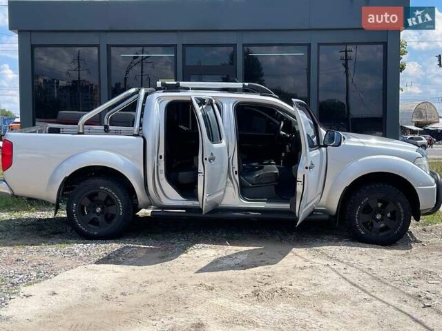 Серый Ниссан Навара, объемом двигателя 2.49 л и пробегом 380 тыс. км за 9899 $, фото 6 на Automoto.ua