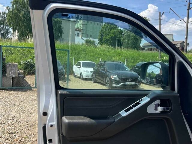 Серый Ниссан Навара, объемом двигателя 2.5 л и пробегом 258 тыс. км за 14200 $, фото 9 на Automoto.ua