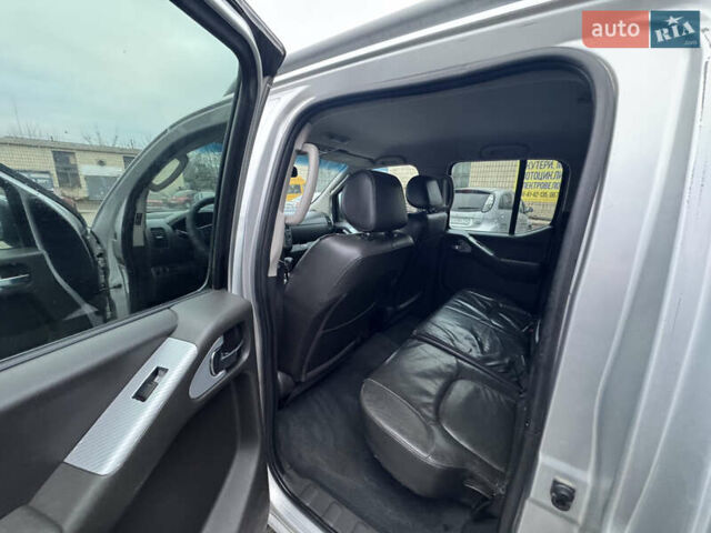 Сірий Ніссан Навара, об'ємом двигуна 2.49 л та пробігом 370 тис. км за 10000 $, фото 17 на Automoto.ua