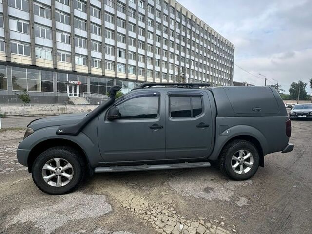 Сірий Ніссан Навара, об'ємом двигуна 2.49 л та пробігом 254 тис. км за 15000 $, фото 3 на Automoto.ua