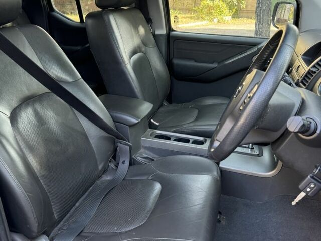 Серый Ниссан Навара, объемом двигателя 2.5 л и пробегом 187 тыс. км за 6700 $, фото 10 на Automoto.ua