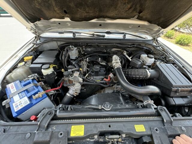 Серый Ниссан Навара, объемом двигателя 2.5 л и пробегом 320 тыс. км за 6000 $, фото 5 на Automoto.ua