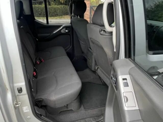 Серый Ниссан Навара, объемом двигателя 2.5 л и пробегом 214 тыс. км за 3700 $, фото 6 на Automoto.ua