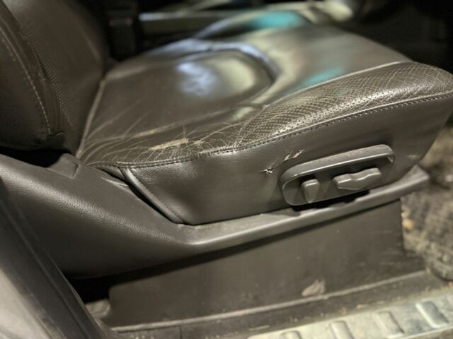 Серый Ниссан Навара, объемом двигателя 2.5 л и пробегом 258 тыс. км за 5400 $, фото 8 на Automoto.ua