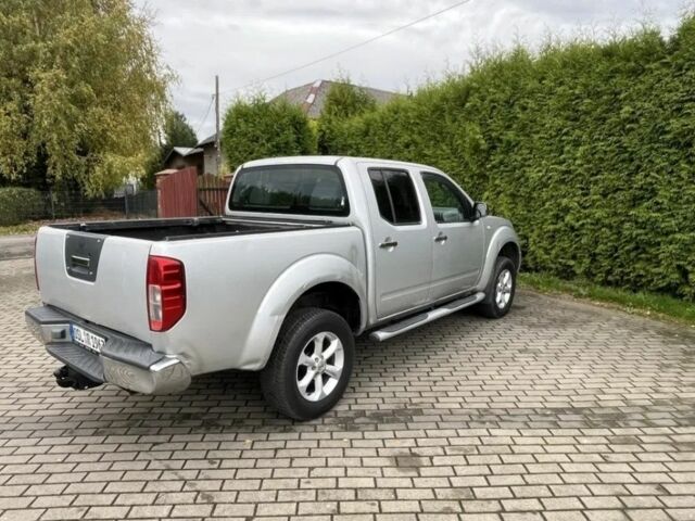 Серый Ниссан Навара, объемом двигателя 2.5 л и пробегом 214 тыс. км за 3700 $, фото 2 на Automoto.ua