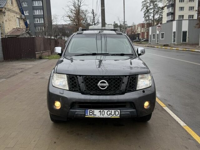 Серый Ниссан Навара, объемом двигателя 2.5 л и пробегом 150 тыс. км за 6950 $, фото 6 на Automoto.ua