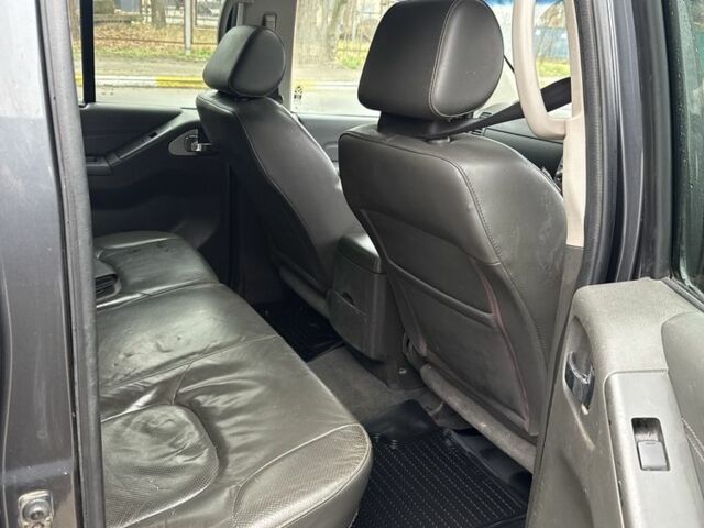 Серый Ниссан Навара, объемом двигателя 2.5 л и пробегом 150 тыс. км за 6950 $, фото 14 на Automoto.ua