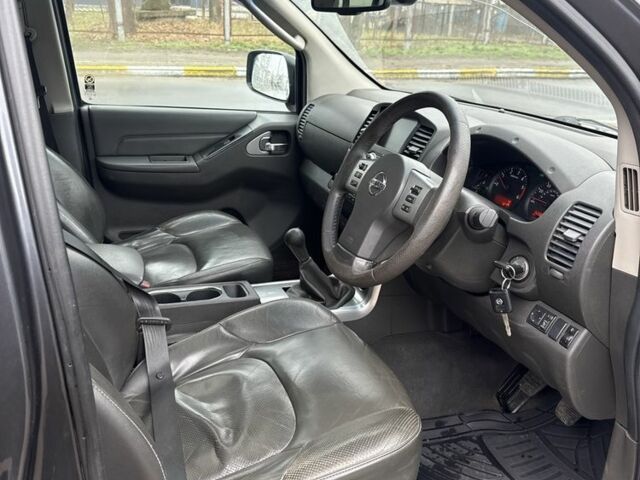 Серый Ниссан Навара, объемом двигателя 2.5 л и пробегом 150 тыс. км за 6950 $, фото 8 на Automoto.ua