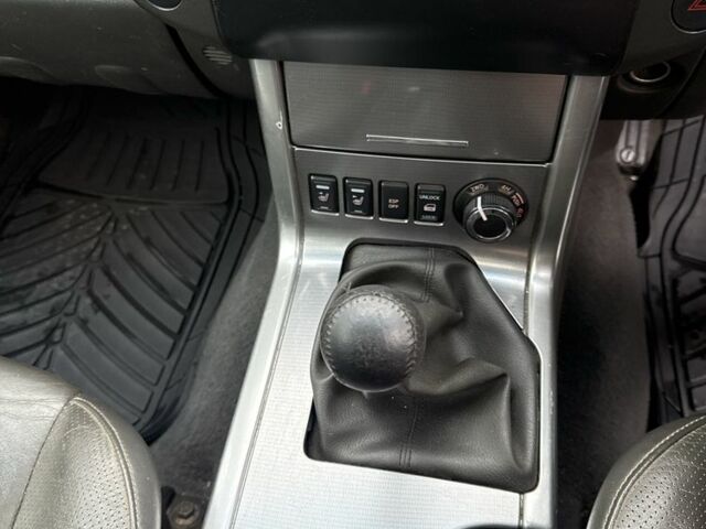 Серый Ниссан Навара, объемом двигателя 2.5 л и пробегом 150 тыс. км за 6950 $, фото 11 на Automoto.ua