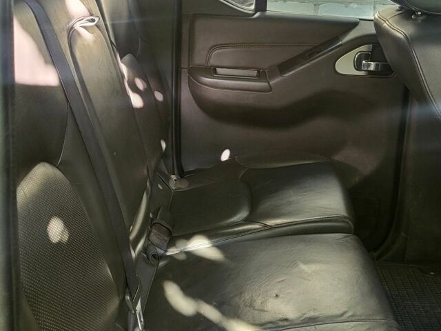 Сірий Ніссан Навара, об'ємом двигуна 2.5 л та пробігом 148 тис. км за 6000 $, фото 2 на Automoto.ua