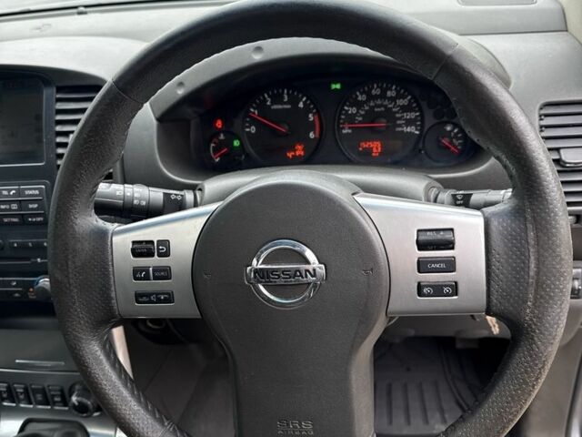 Серый Ниссан Навара, объемом двигателя 2.5 л и пробегом 150 тыс. км за 6950 $, фото 9 на Automoto.ua