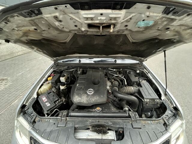 Серый Ниссан Навара, объемом двигателя 2.5 л и пробегом 241 тыс. км за 6950 $, фото 11 на Automoto.ua