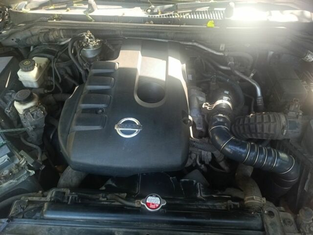 Серый Ниссан Навара, объемом двигателя 2.5 л и пробегом 200 тыс. км за 4000 $, фото 9 на Automoto.ua