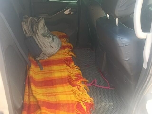 Серый Ниссан Навара, объемом двигателя 2.5 л и пробегом 200 тыс. км за 4000 $, фото 5 на Automoto.ua