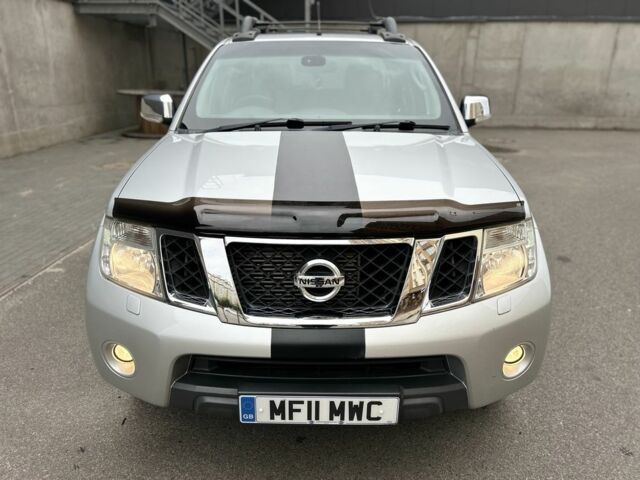 Серый Ниссан Навара, объемом двигателя 2.5 л и пробегом 241 тыс. км за 6950 $, фото 1 на Automoto.ua