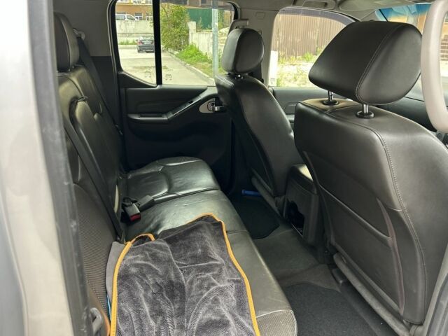 Серый Ниссан Навара, объемом двигателя 2.5 л и пробегом 241 тыс. км за 6950 $, фото 10 на Automoto.ua