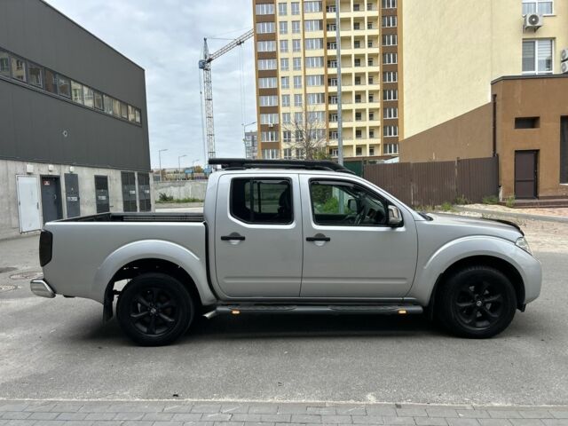 Серый Ниссан Навара, объемом двигателя 2.5 л и пробегом 241 тыс. км за 6950 $, фото 2 на Automoto.ua