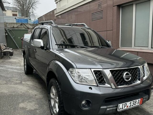 Серый Ниссан Навара, объемом двигателя 0 л и пробегом 441 тыс. км за 8200 $, фото 2 на Automoto.ua