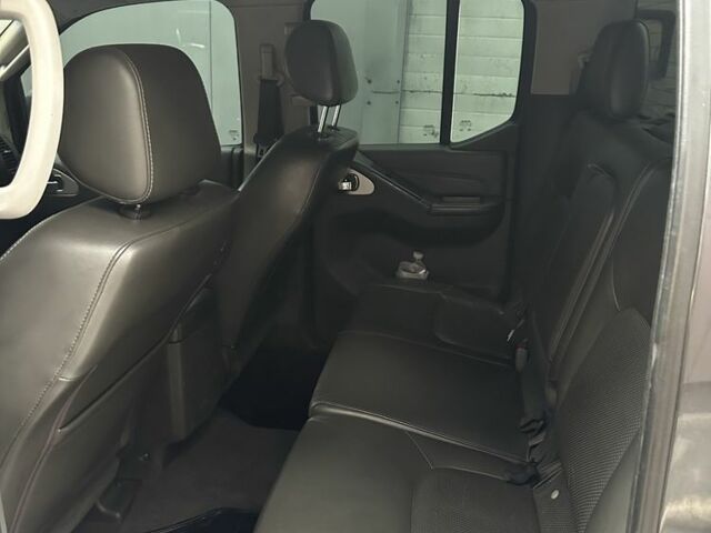 Серый Ниссан Навара, объемом двигателя 0 л и пробегом 441 тыс. км за 8200 $, фото 7 на Automoto.ua