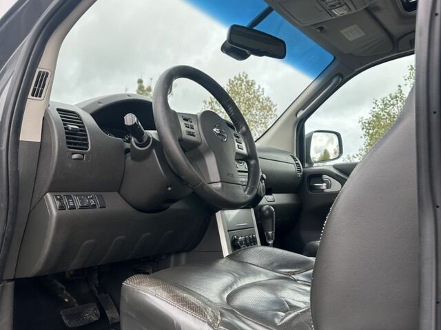 Ниссан Навара 2012 в Вышгороде на Automoto.ua Серый Ниссан Навара, объемом двигателя 2.5 л и пробегом 400 тыс. км за 7700 $, фото 5 на Automoto.ua