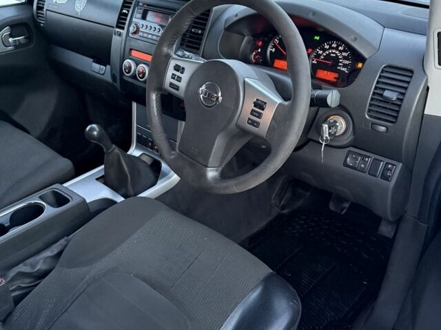 Серый Ниссан Навара, объемом двигателя 0 л и пробегом 250 тыс. км за 4500 $, фото 5 на Automoto.ua
