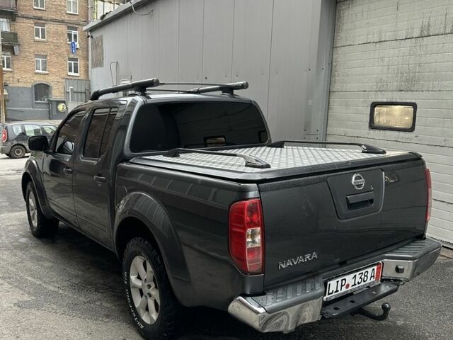 Серый Ниссан Навара, объемом двигателя 0 л и пробегом 441 тыс. км за 8200 $, фото 4 на Automoto.ua