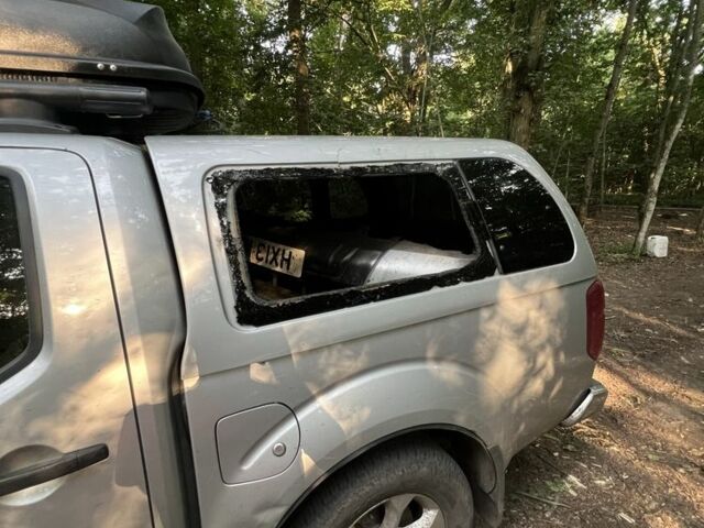 Серый Ниссан Навара, объемом двигателя 2.5 л и пробегом 200 тыс. км за 5500 $, фото 14 на Automoto.ua