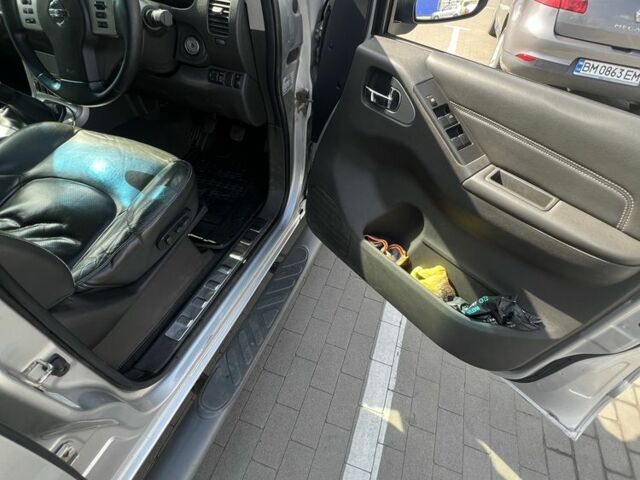 Серый Ниссан Навара, объемом двигателя 2.5 л и пробегом 200 тыс. км за 5500 $, фото 10 на Automoto.ua