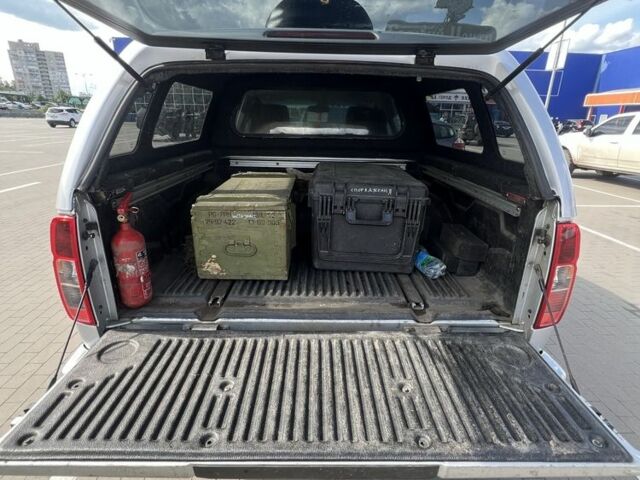 Серый Ниссан Навара, объемом двигателя 2.5 л и пробегом 200 тыс. км за 5500 $, фото 3 на Automoto.ua