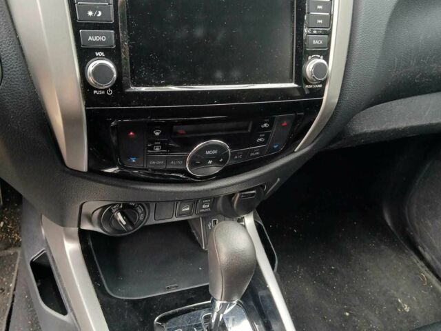 Серый Ниссан Навара, объемом двигателя 0 л и пробегом 200 тыс. км за 23354 $, фото 4 на Automoto.ua