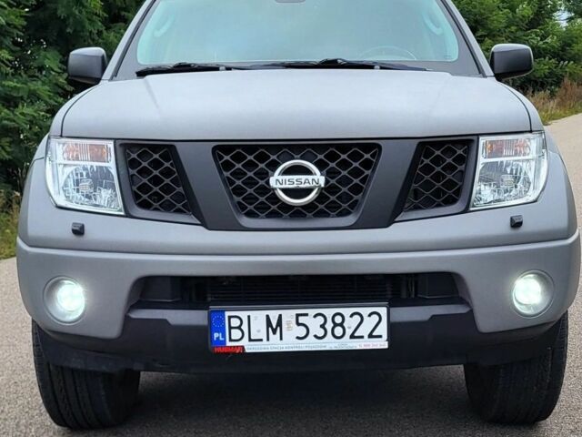 Серый Ниссан Навара, объемом двигателя 2.5 л и пробегом 249 тыс. км за 3259 $, фото 2 на Automoto.ua