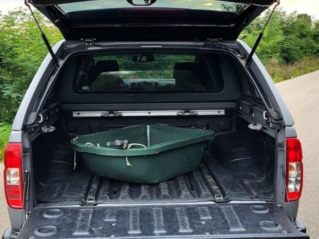 Серый Ниссан Навара, объемом двигателя 2.5 л и пробегом 249 тыс. км за 3259 $, фото 9 на Automoto.ua