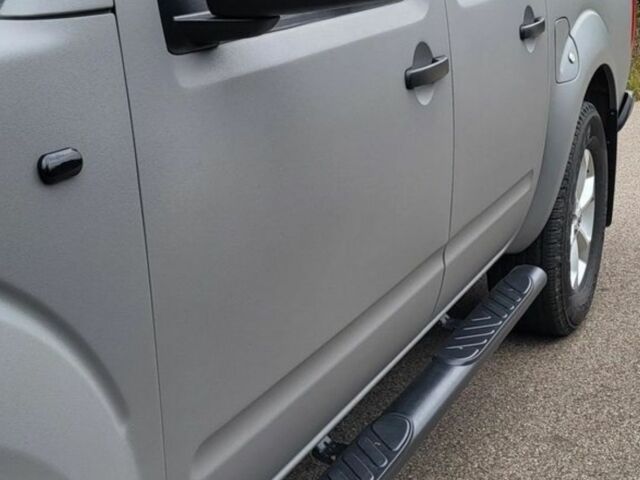 Серый Ниссан Навара, объемом двигателя 2.5 л и пробегом 249 тыс. км за 3259 $, фото 3 на Automoto.ua