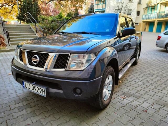 Серый Ниссан Навара, объемом двигателя 2.5 л и пробегом 321 тыс. км за 2700 $, фото 1 на Automoto.ua