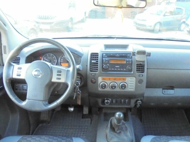 Серый Ниссан Навара, объемом двигателя 2.5 л и пробегом 249 тыс. км за 3259 $, фото 1 на Automoto.ua