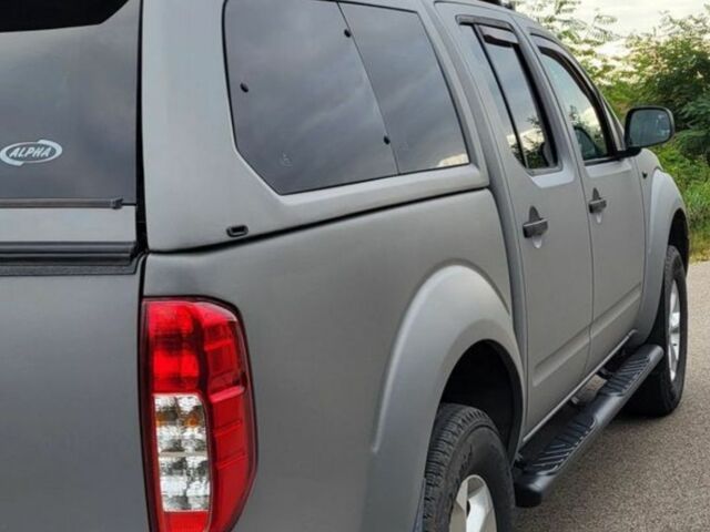 Серый Ниссан Навара, объемом двигателя 2.5 л и пробегом 249 тыс. км за 3259 $, фото 4 на Automoto.ua