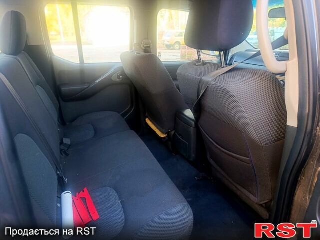 Серый Ниссан Навара, объемом двигателя 2.5 л и пробегом 111 тыс. км за 5200 $, фото 6 на Automoto.ua