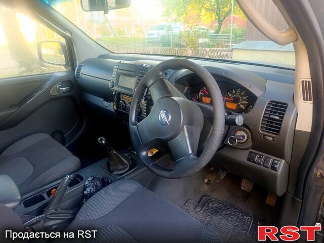 Серый Ниссан Навара, объемом двигателя 2.5 л и пробегом 111 тыс. км за 5200 $, фото 4 на Automoto.ua