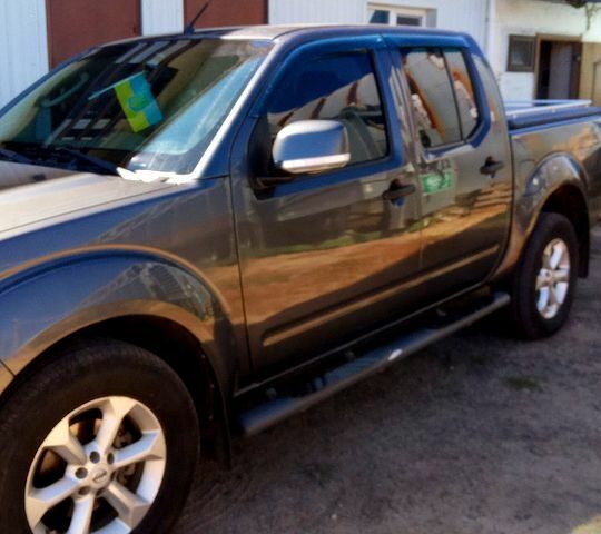 Серый Ниссан Навара, объемом двигателя 2.5 л и пробегом 204 тыс. км за 13500 $, фото 3 на Automoto.ua