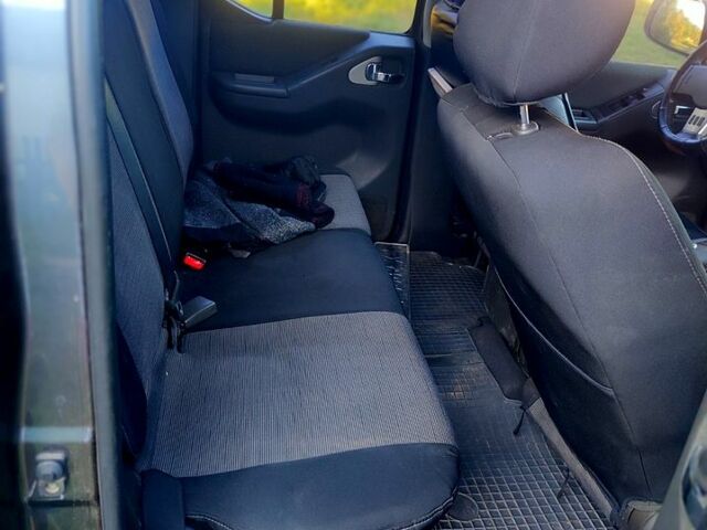 Серый Ниссан Навара, объемом двигателя 2.5 л и пробегом 204 тыс. км за 13500 $, фото 5 на Automoto.ua