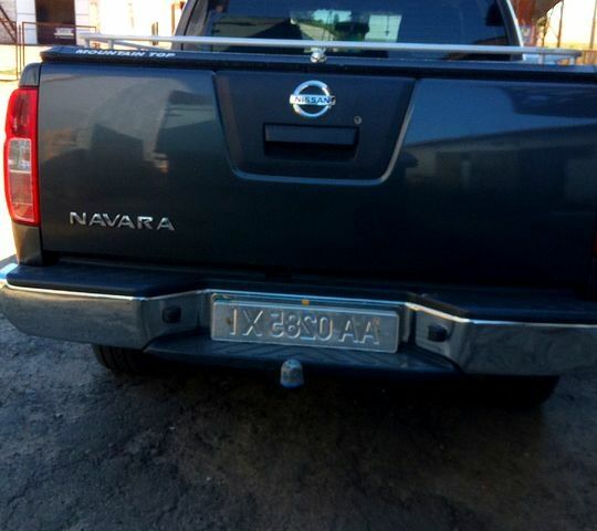 Серый Ниссан Навара, объемом двигателя 2.5 л и пробегом 204 тыс. км за 13500 $, фото 1 на Automoto.ua