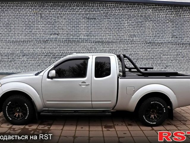 Серый Ниссан Навара, объемом двигателя 4 л и пробегом 122 тыс. км за 17999 $, фото 3 на Automoto.ua