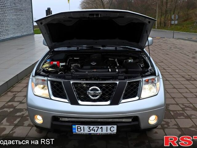 Серый Ниссан Навара, объемом двигателя 4 л и пробегом 122 тыс. км за 17999 $, фото 12 на Automoto.ua