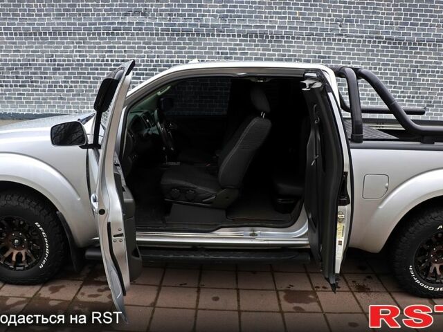 Серый Ниссан Навара, объемом двигателя 4 л и пробегом 122 тыс. км за 17999 $, фото 5 на Automoto.ua