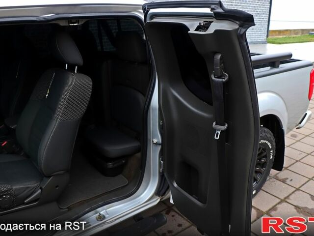 Серый Ниссан Навара, объемом двигателя 4 л и пробегом 122 тыс. км за 17999 $, фото 8 на Automoto.ua