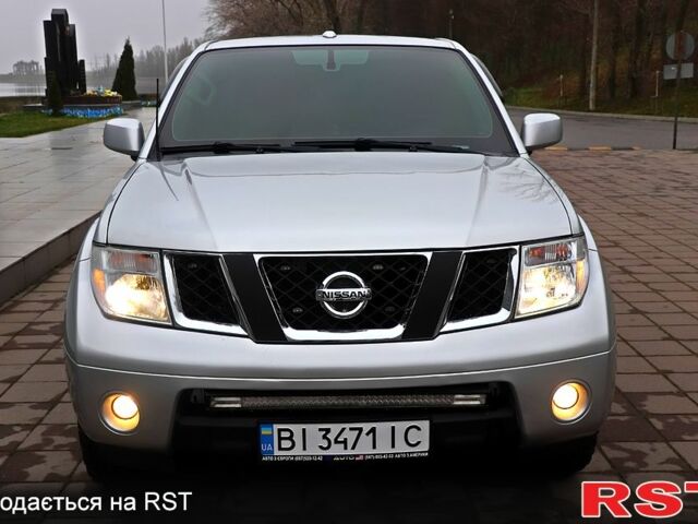 Серый Ниссан Навара, объемом двигателя 4 л и пробегом 122 тыс. км за 17999 $, фото 1 на Automoto.ua