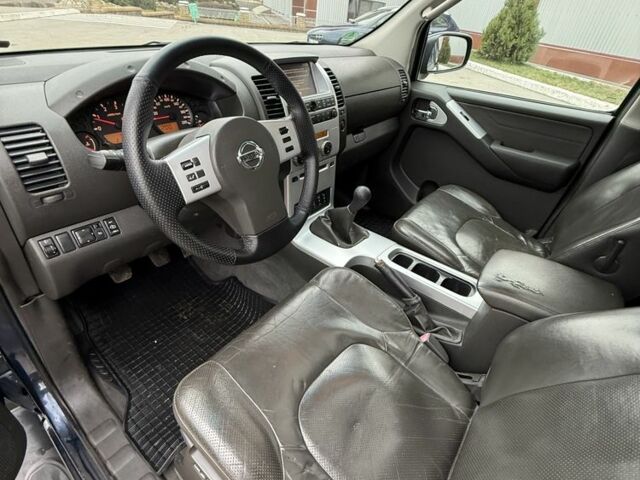 Синий Ниссан Навара, объемом двигателя 0 л и пробегом 156 тыс. км за 5200 $, фото 5 на Automoto.ua