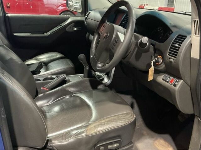 Синій Ніссан Навара, об'ємом двигуна 2.5 л та пробігом 200 тис. км за 5500 $, фото 4 на Automoto.ua