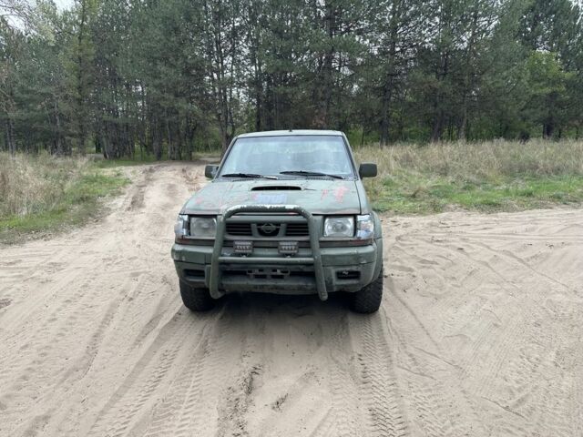 Зелений Ніссан Навара, об'ємом двигуна 2.5 л та пробігом 270 тис. км за 3650 $, фото 1 на Automoto.ua